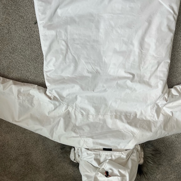 Outer Boundaries womens polar white snow jacket - Picture 7 of 7
